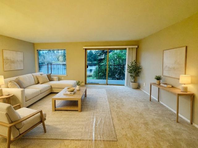 322 N 134th St, Unit 203, Seattle, WA 98133 | MLS #2459