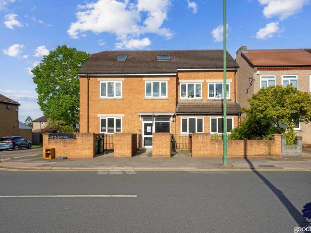 322 Sutton Common Road, Surrey SM3 2 bed apartment to rent £1,750 pcm £404 pw