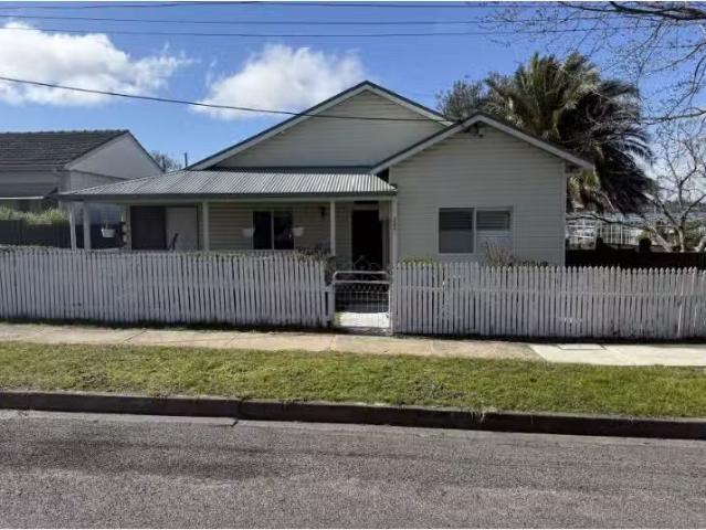 322 Peisley Street, Orange House for rent Listed by Dearne Ye.