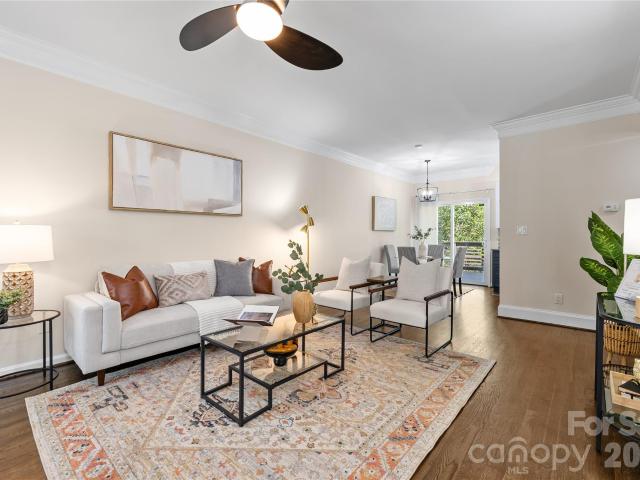 322 W 10th Street