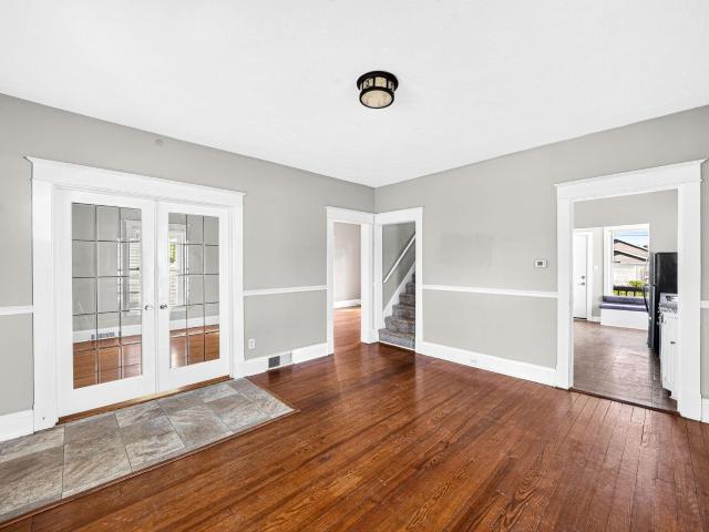 322 W 10th Street