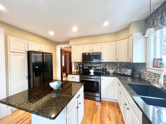 322 W 3rd Street
