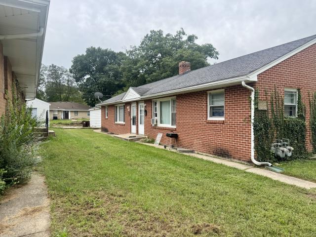 3234 Montrose Ave, 2 beds, 1 full bath