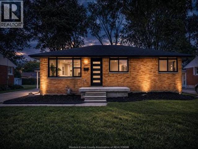 3237 Mckay Avenue, Windsor, ON, N9E 2R6 house for sale | Listing ID 26020 | Royal LePage