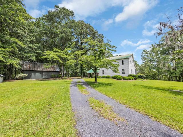 3231 Center Rd