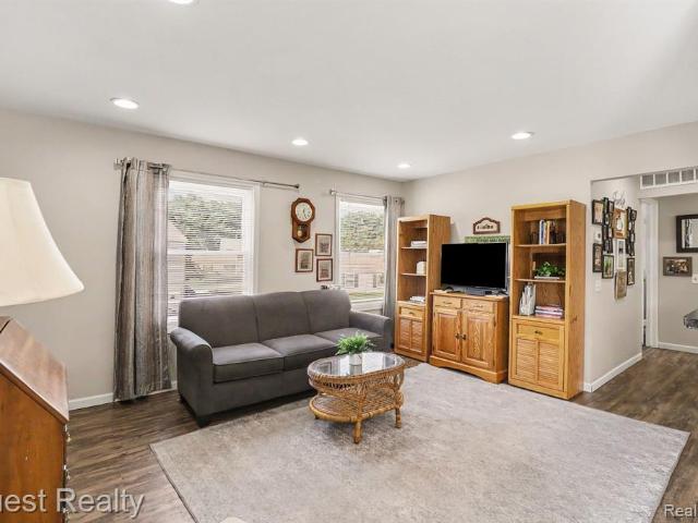 3232 Birchcreek Court