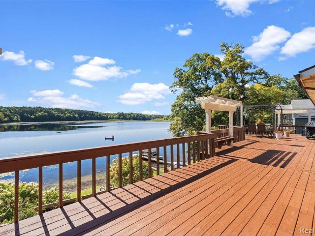 3232 Shady Oak Drive