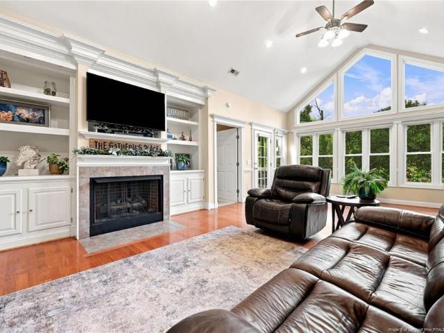 3233 Leicester Circle