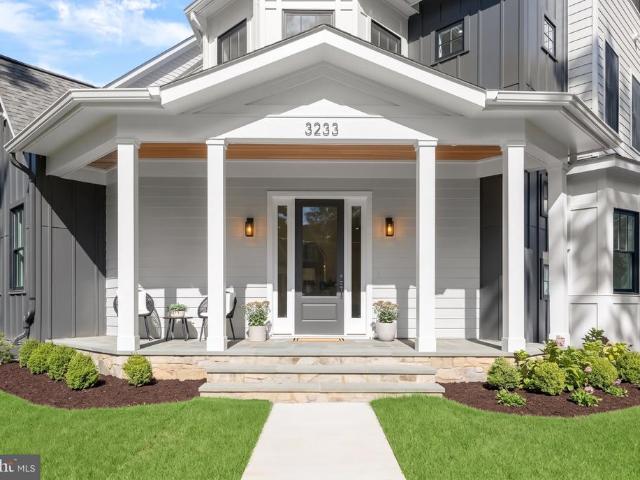 3233 4Th Street N