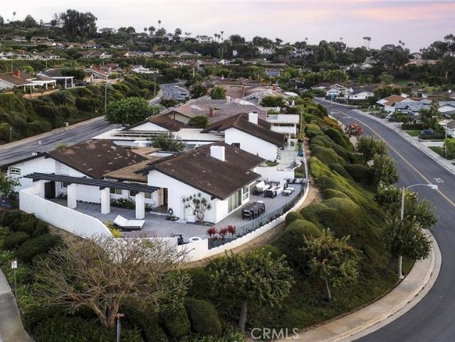 323 Calle Empalme