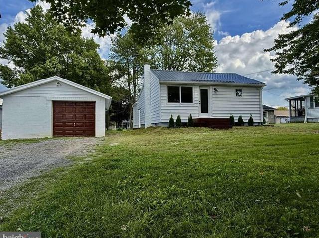 323 Butler Ave, Ellwood City, PA 16117