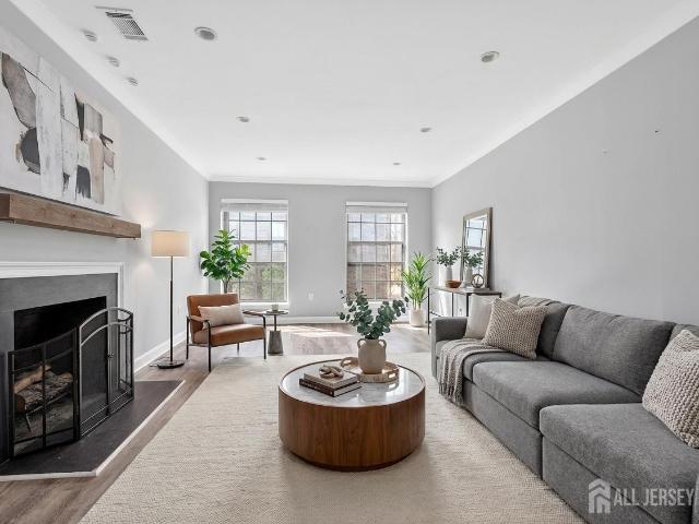 323 Gill Lane 12R