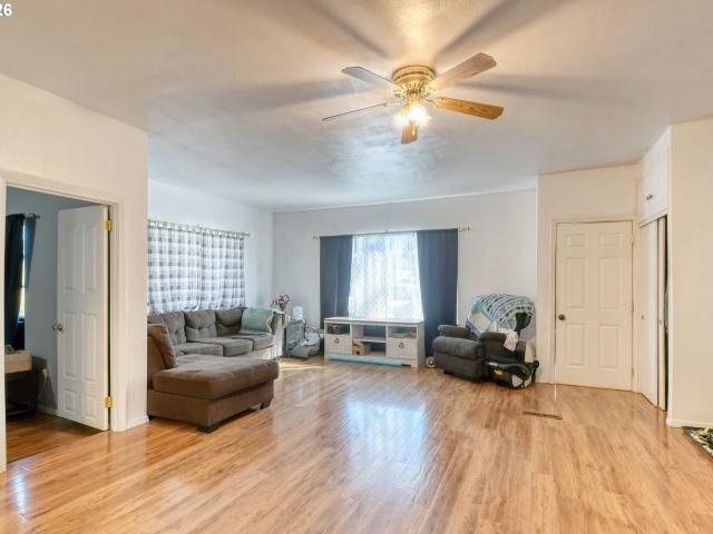 323 e van buren st