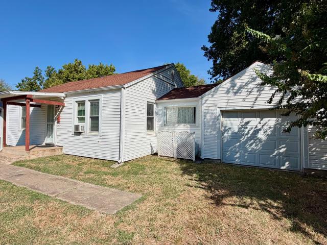 323 E Summit Street