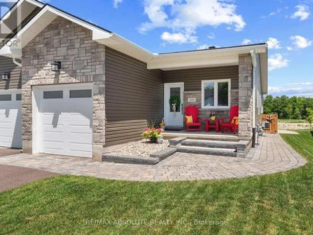 323 Forestview Crescent, Renfrew, ON, K7V 0C4 house for sale | Listing ID X13771 | Royal LePage