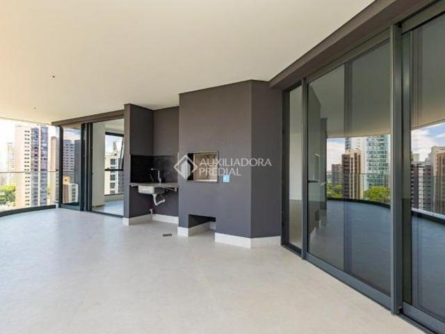 323 m², 3 suites e 4 vagas em frente ao Clube Curitibano