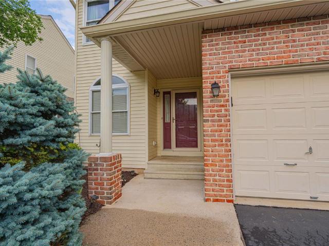 323 Surrey Place