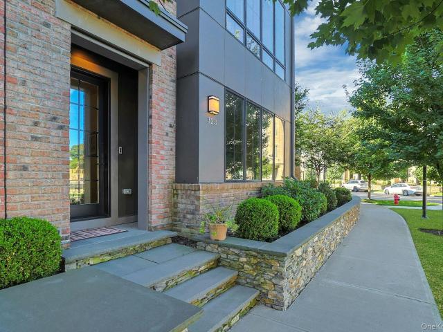 323 Palisades Boulevard
