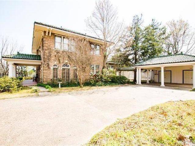 323 W Oak
