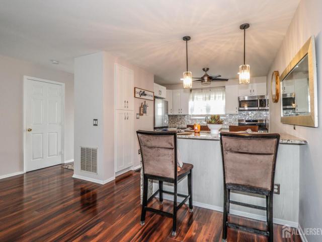 323 Ventnor Court
