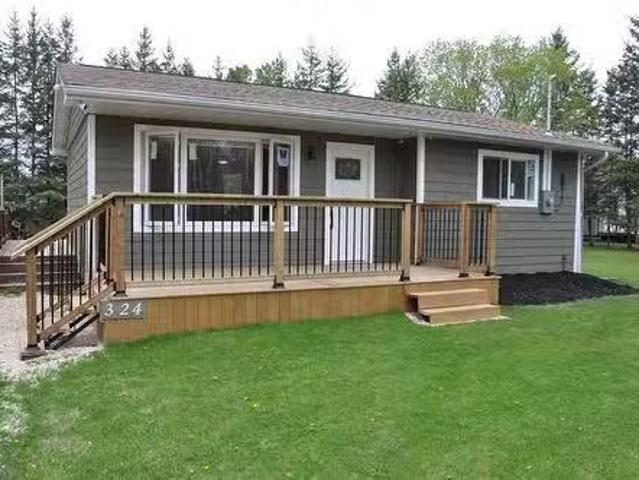 324 325 Strollway Street, Winnipeg Beach, MB, R0C 3G0 house.