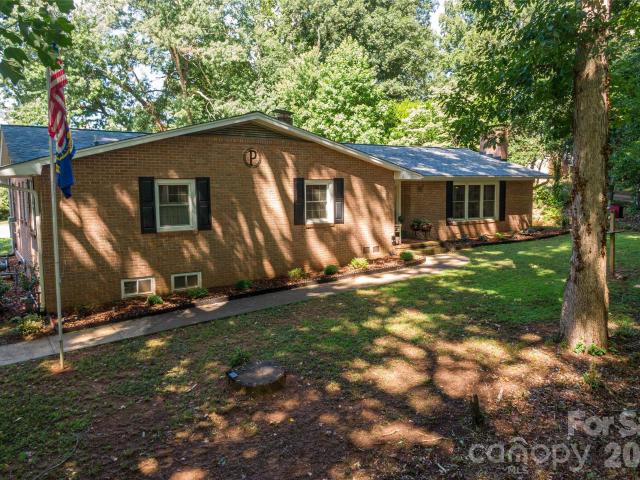 324 Country Club Circle