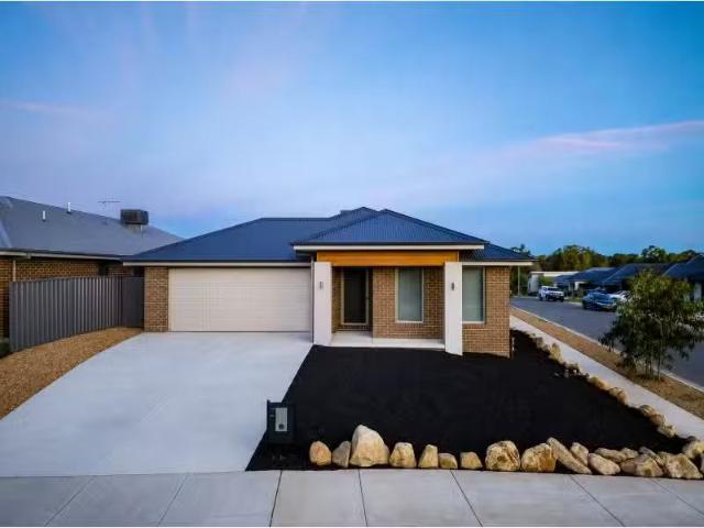 324 Brooklyn Drive, THURGOONA House for rent Listed by Erin V.