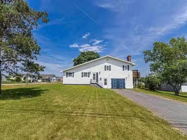 324 Kinlock Road, Stratford, PE, C1B 2M6 house for sale Lis.