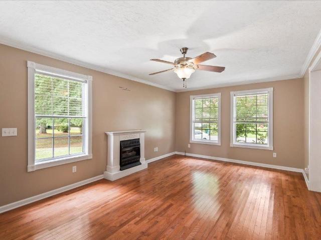 324 Linda Warren Cir