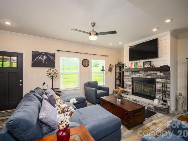 324 Plemmons Place