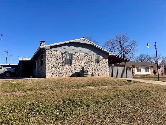 324 W 4th Street
