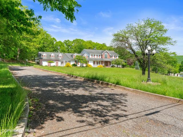 324 W 10th Street