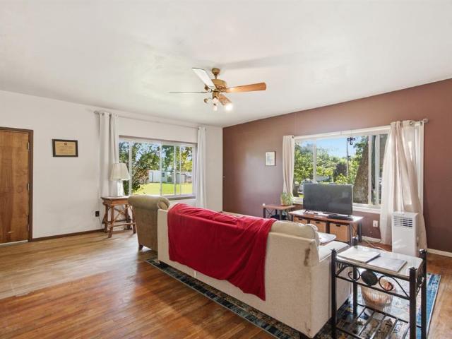 324 W Ross Avenue