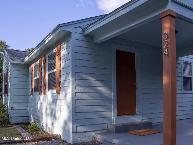 324 West Drive