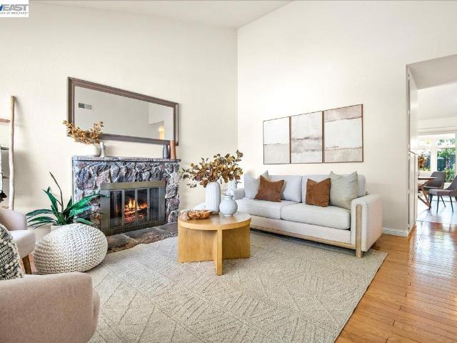 32510 Lake Temescal Ln