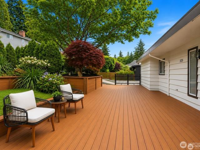 325 105th Ave SE