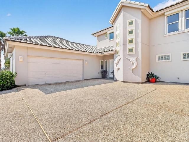325 & 317 Mustang Boulevard