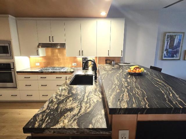 325 7th Ave Unit 1301, San Diego, US, CA