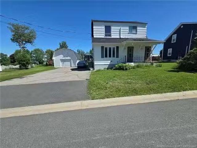 325 Church St, Bathurst, NB, E2A 1J8 house for sale Listing.