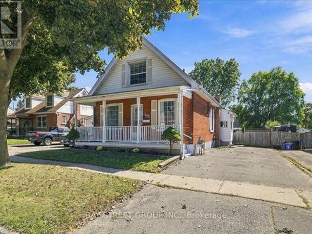325 Chatham Street, Brantford, ON, N3S 4H7 house for sale | Listing ID X13829 | Royal LePage
