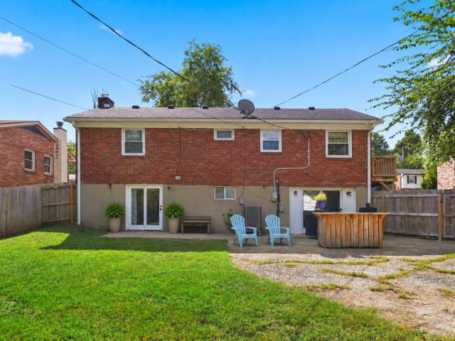 325 E Tiverton Way