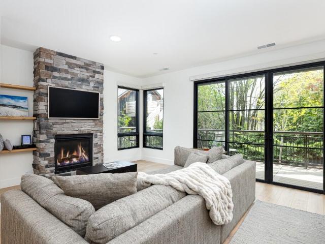 325 E Summit Street # 101