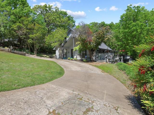 325 Lakewood Lane
