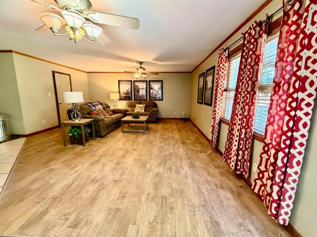 325 S Crestview
