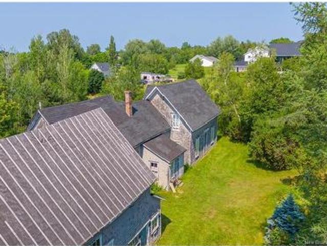 325 Rue Savoie Ouest, Caraquet, NB, E1W 1A3 house for sale | Listing ID NB143627 | Royal LePage