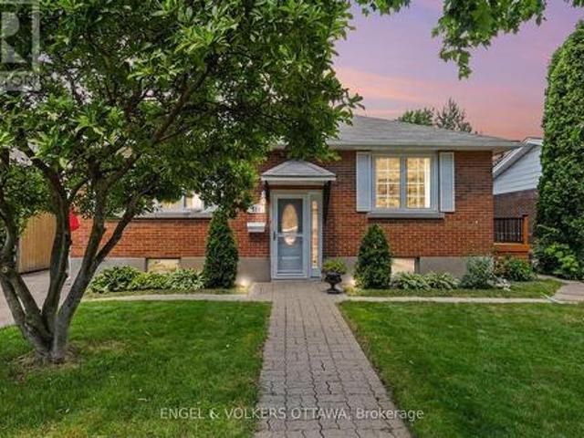 325 Summit Avenue, Ottawa, ON, K1H 5Z7 house for sale | Listing ID X13545 | Royal LePage