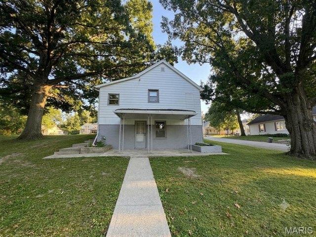 325 W Mechanic St, Hillsboro, IL 62049