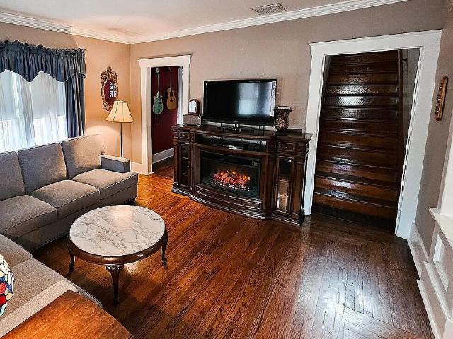 325 W Saint Clair Street
