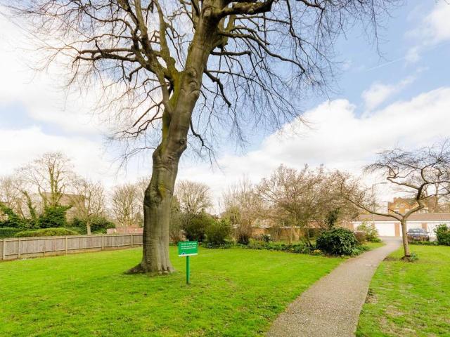 325 Upper Richmond Road, London, SW15 6SU, United Kingdom | 1 bed apartment for rent #134169051 | Rentberry