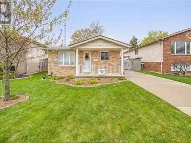 3267 Conservation Drive, Windsor, ON, N8W 5P2 house for sale.